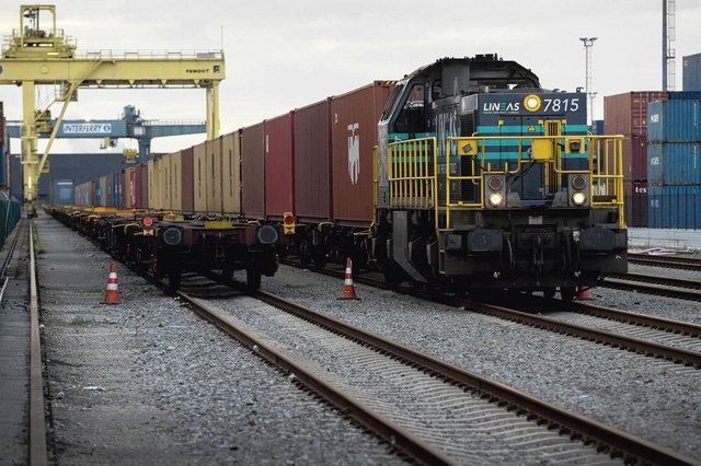 Le n°1 belge du fret, un pied dans le port de Rotterdam