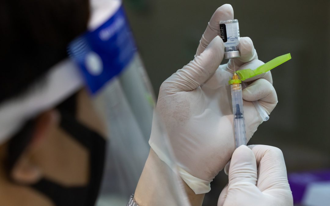 Covid: un travailleur qui refuse de se faire vacciner peut-il être licencié en Belgique ?
