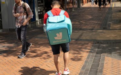 Parce que ses livreurs seront bientôt salariés, Deliveroo envisage de quitter l'Espagne
