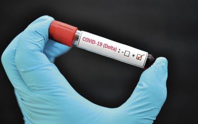 La course mortelle contre le variant Delta, un “hyper Covid”