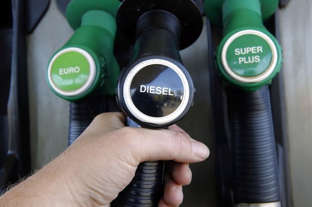 “Accises et TVA représentent 48 % du prix du carburant”