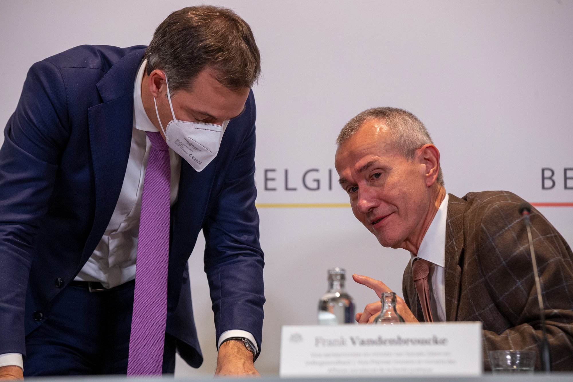 Alexander De Croo et Frank Vandenbroucke ont été priés de revoir leur copie ce 28 décembre. Un désaveu de plus, mais qui fait plus mal, pour une Vivaldi en pleine cacophonie., belga