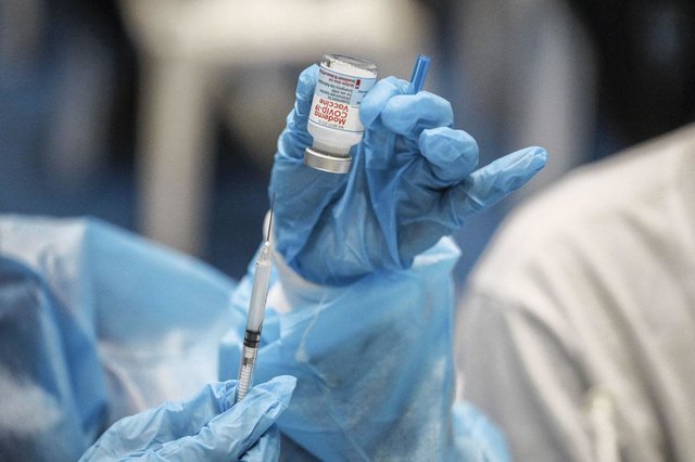 Moderna a commencé les essais d'un rappel de vaccin spécifique contre Omicron