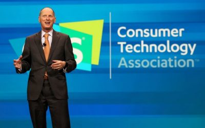 Gary Shapiro, le patron du CES, inaugure l'un des stands wallons