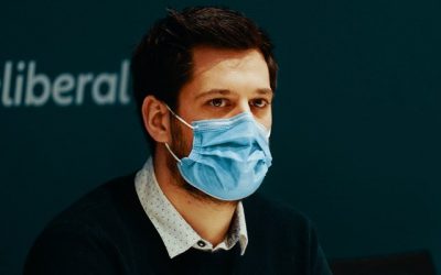 Le jeune Adrien Dolimont succède à Jean-Luc Crucke. Enjeu pour Bouchez: ne pas devenir infréquentable