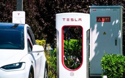 Norvège: l'électrique conquiert deux tiers du marché auto en 2021, un record mondial