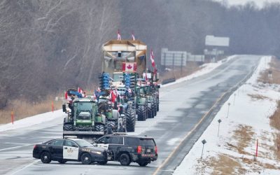 L'industrie automobile touchée au coeur par le blocage d'un pont au Canada