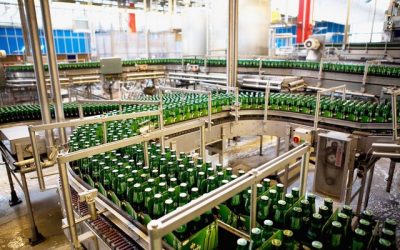 Quitter la Russie ou rester? Quelques groupes étrangers franchissent le pas