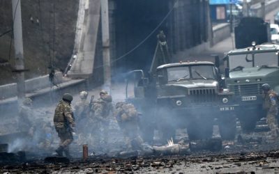 EN DIRECT: Kiev se bat pour éviter de tomber aux mains des Russes