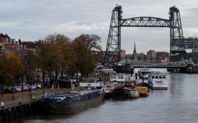 Il n'est pas encore question de démonter un pont historique de Rotterdam pour laisser passer le yacht de Bezos