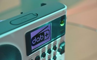 Le DAB+ poursuit sa progression face à la FM et autres technologies radio numériques