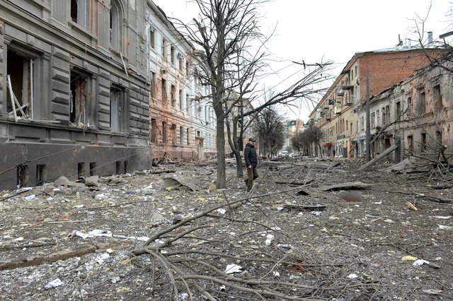 EN DIRECT | Ukraine: la Russie promet des cessez-le-feu et des corridors humanitaires